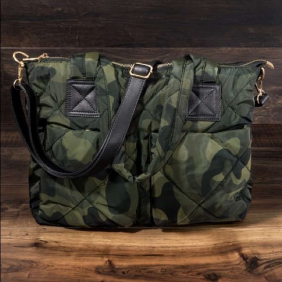 🔥 RESTOCKED!🔥 Camo Puffer Tote Bag - Picture 5 of 14